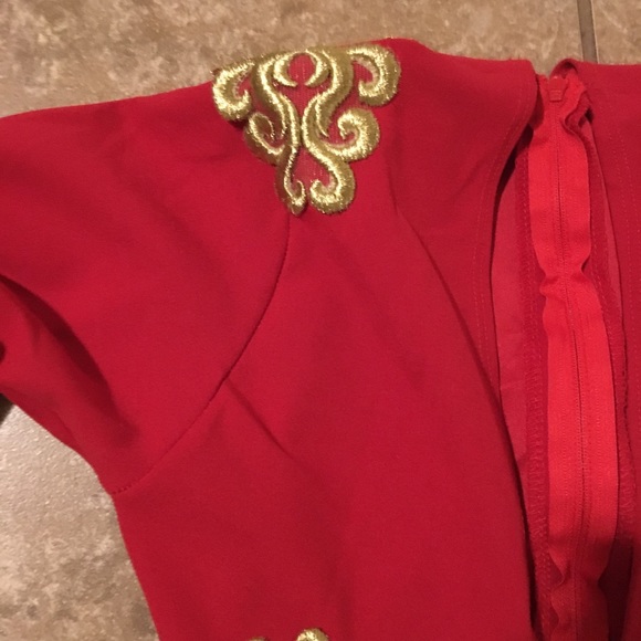 Red gown - Picture 3 of 4